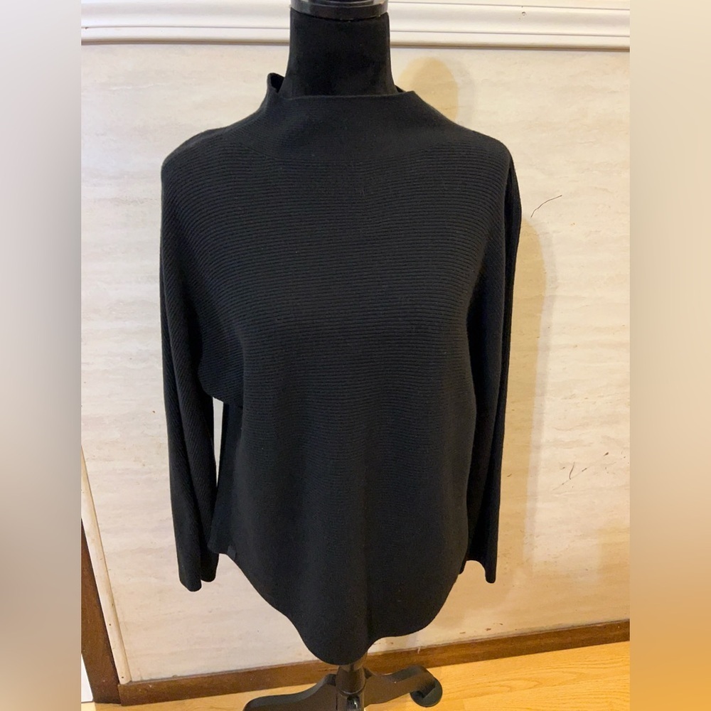 Lululemon Waffle-Knit
Crewneck Long-Sleeve Shirt
Black / Black - Picture 2 of 10